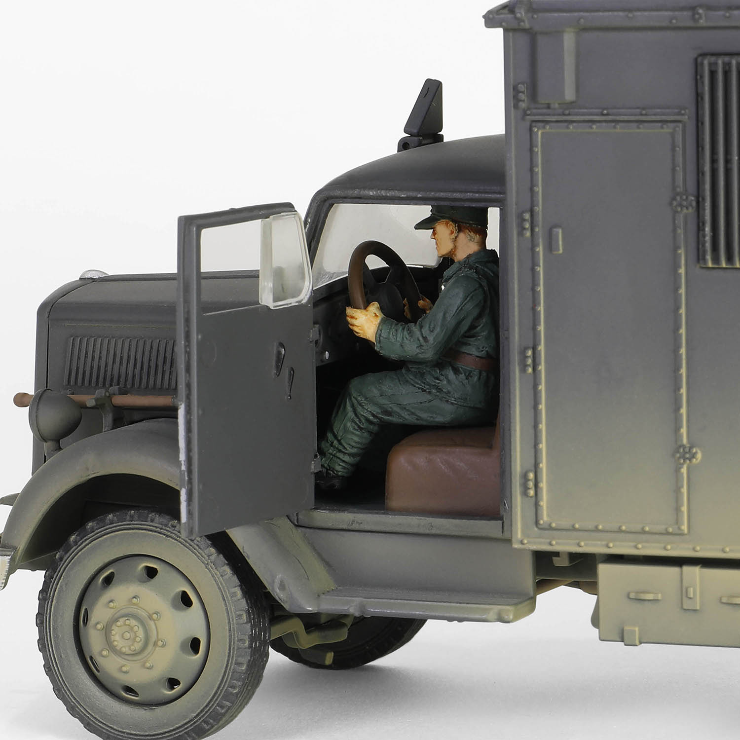 欧宝「闪电」3.6-6700A型Kfz.305救护卡车 (国防灰色涂装RAL 7021) 二战德军救护卡车