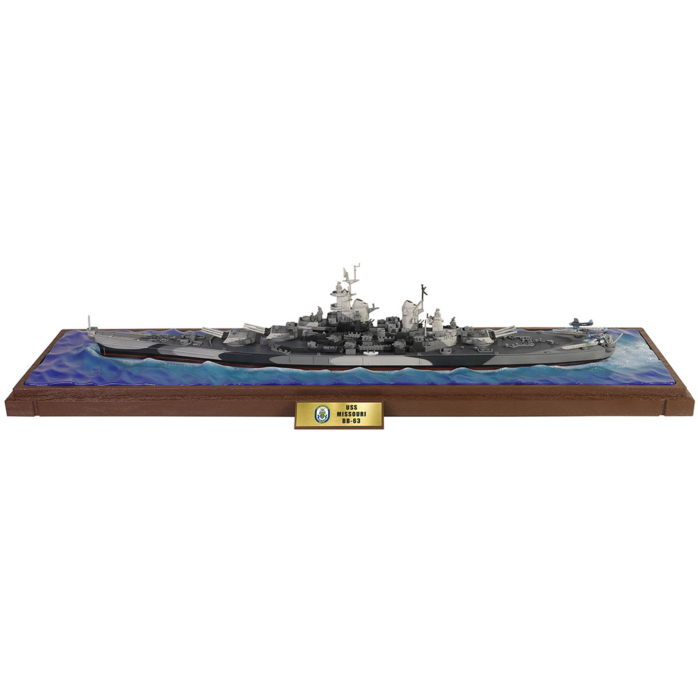 Iowa Class Battleship, USS Missouri (BB-63), Waterline display version Meausre 32/22D camouflage pattern