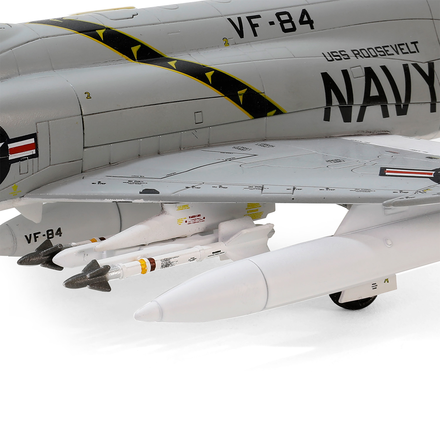 Boeing F-4J Phantom II VF-84 “Jolly Rogers”, USN, VF-84, USS Franklin D. Roosevelt (CVA-42), 1970, BuNo.155861